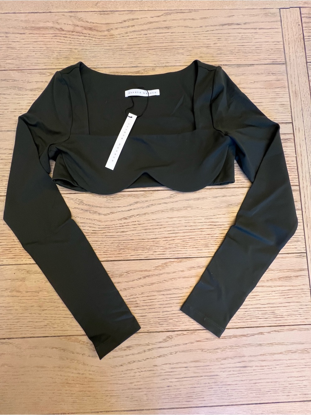 NWT Susana Monaco Black Long-Sleeve Cropped Top Size Medium